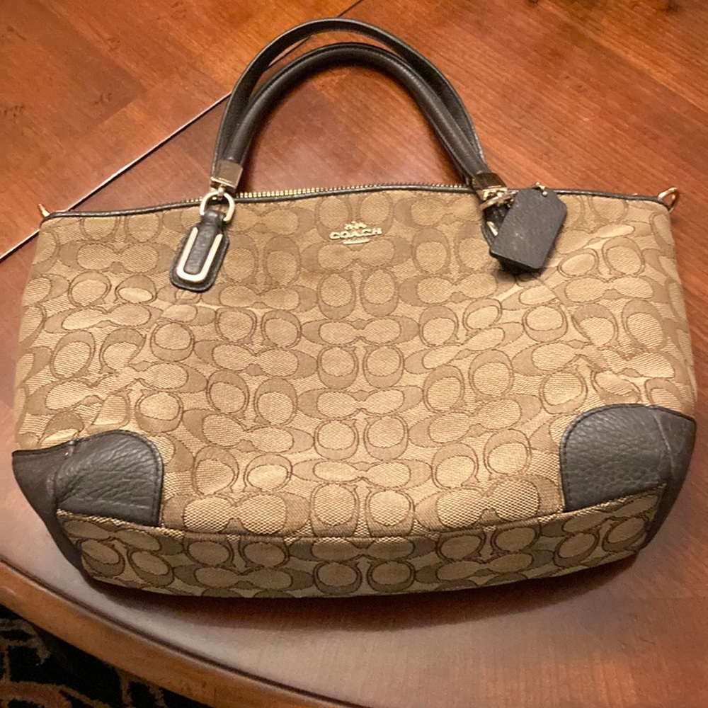 COACH HANDBAG. NO STRAP. VERY CLEAN INSIDE. EUC